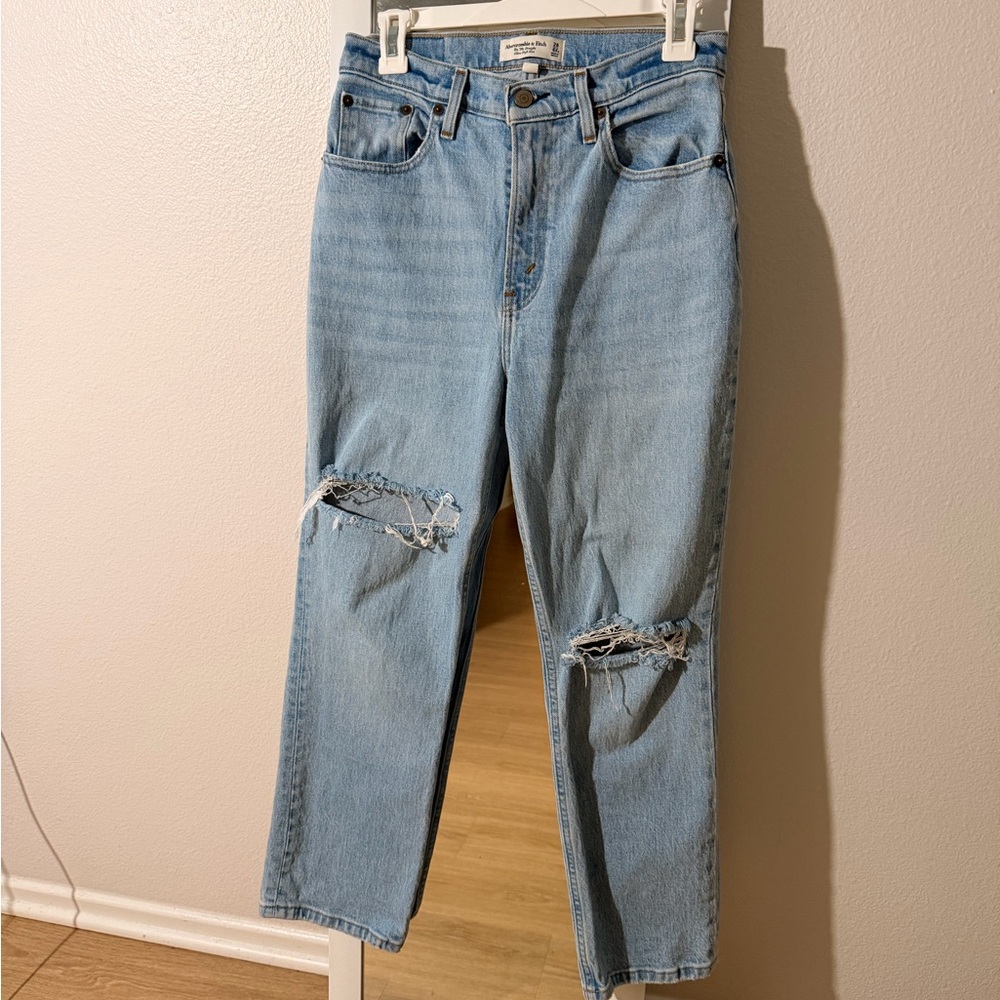 A&F The 90’s Straight Ultra High Rise Jean - Picture 2 of 5